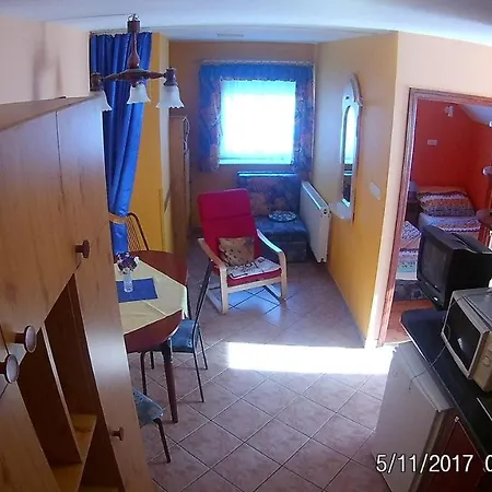公寓 Piroska Apartmanhaz *