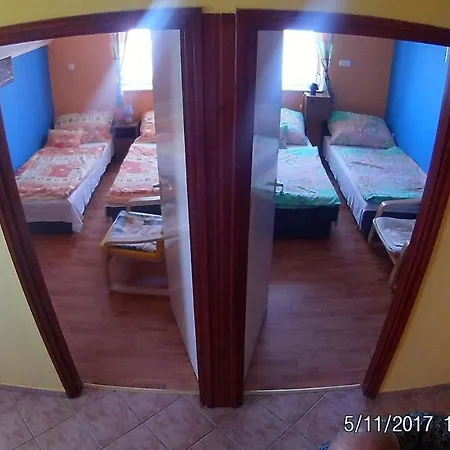 Piroska Apartmanhaz *